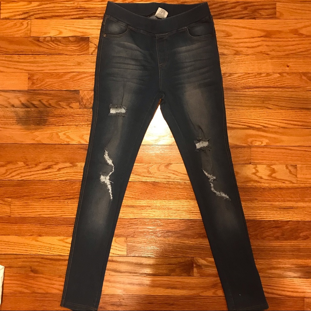 Distressed jeggings